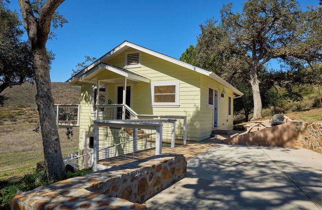 3-bed 2-ba house on 320 acres, Enjoy privacy, views, hiking, sunsets & stars.