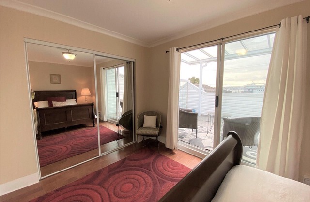 3 bed, 2 bath duplex in Lower Lonsdale, walk to Seabus