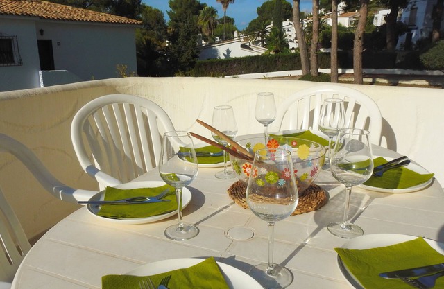 3 Bed Apartment, 2 Bathrooms, Small Terrace, Communal Pool