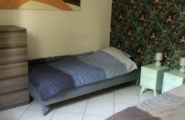 3-Bed Apartment + Parking near Kindarena
