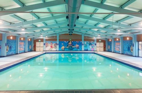 3 Bed Cabin - Sleeps 8 - Wifi Free Parking Pets