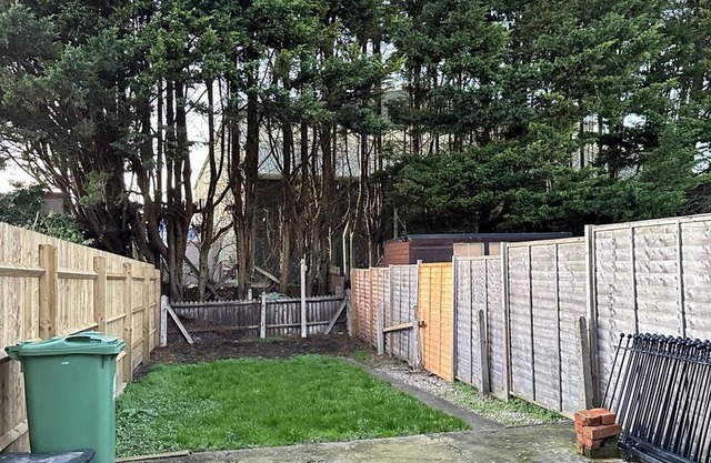 3 bed Chill Glouc with 3 bedrooms and 1 bathrooms