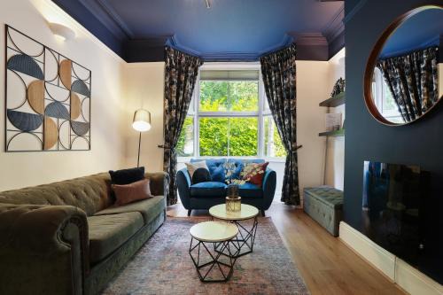 3 bed city centre, FREE parking, Contractors, Long Stays