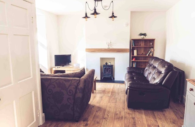 3-Bed Cottage-Plymouth-Dog friendly-Sleeps7