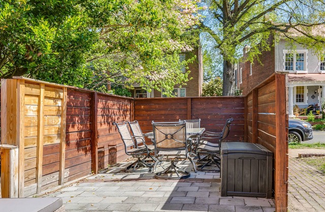 3-Bed Grace Street Getaway in Museum District