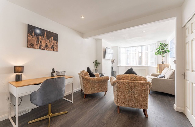 3 Bed House Coventry . Serviced Accommodation available for longer bookings