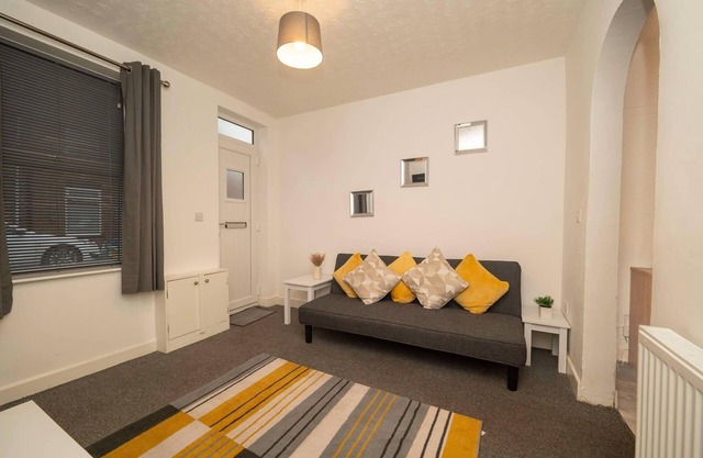 3 Bed House | Sleeps 6 | Fast Wifi