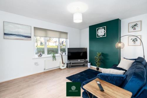 3 Bed House with King Size bed near Uni and QMC