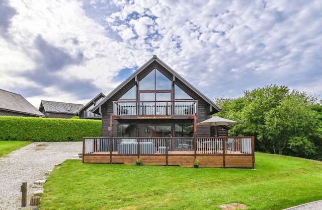 3 bed Luxury Lodge, Nr. Padstown(with private EV charger)nn