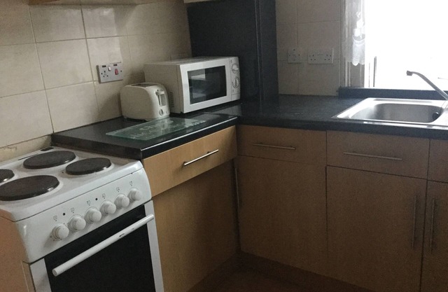 3 BED Room FLAT NEAR TOTTENHAM HALE SHOPPING CENTRE