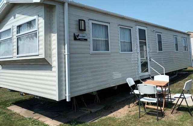 3 Bed, Sleeps 8 Caravan, California Cliffs Park