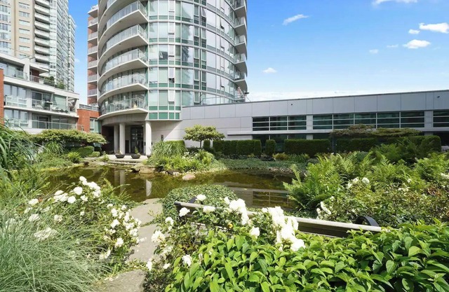 3 bed Subpenthouse Ocean&Mountain View-Downtown