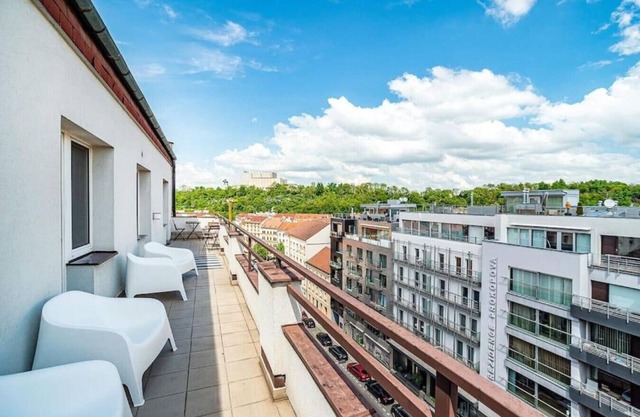 3 Bedrm, Terrace+Jacuzzi bath