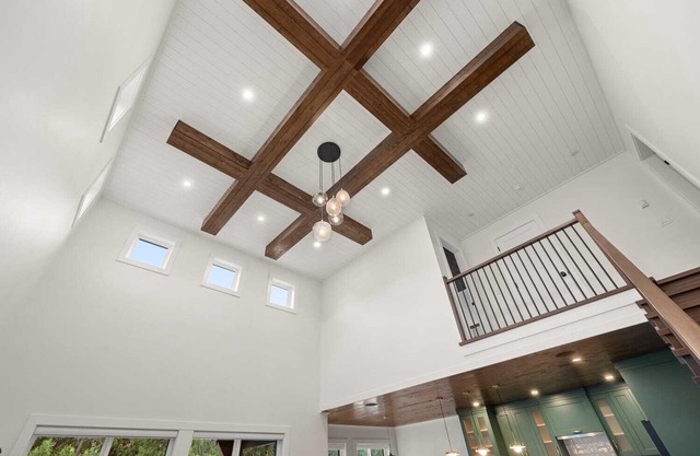 3 bedroom (10-12 guests), 2 full bathroom, family friendly, atv-dirt bike trails