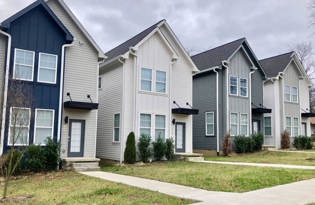 3 bedroom 2.5 bathroom with free parking