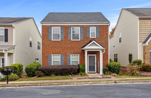 3-bedroom 2.5-bathroom house in Atlanta w/Office space and High-Speed Wifi.