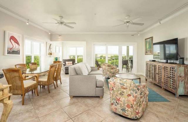 3 Bedroom 2 Bath Ocean view Condo with Full Kitchen, Covered Parking