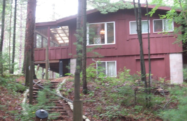 3 bedroom, 2 bath on beautiful lake