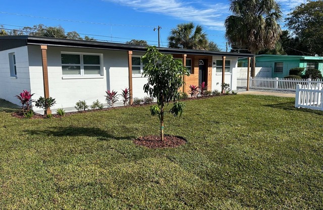 3 Bedroom 2 bath with Pool near Downtown