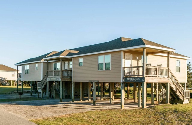 3-bedroom, 2-bathroom apartment. Walk to beach and access to REAL Watersports