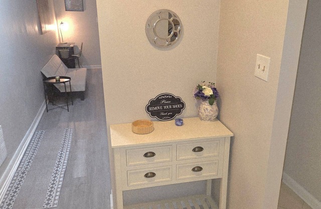 3 Bedroom 2 Bathroom Cozy, Condo in Laurel, Maryland - Central Location