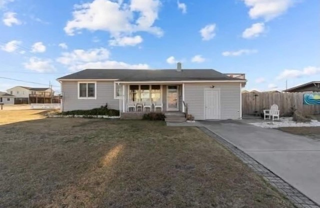 3 Bedroom, 2 full baths. Steps to beach! Great Fall Rates booking now!