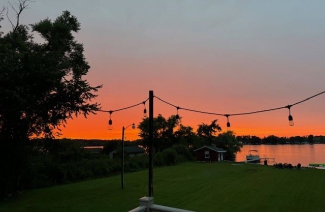 3 Bedroom, 2 full bath lake house within minutes of Erin Hills Golf Course!