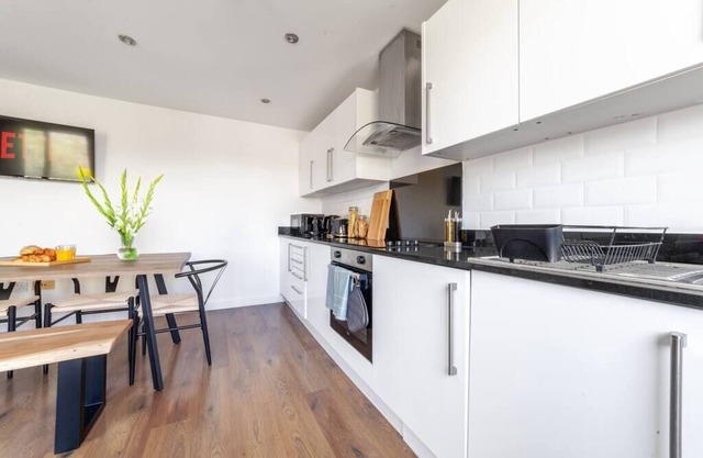 3 bedroom 3 bathrooms flat in the heart of Hackney