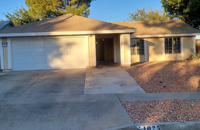 3-bedroom 6 queen beds in Lancaster