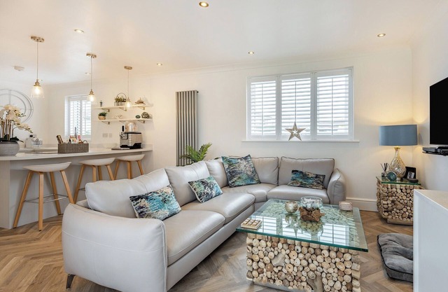 3 bedroom accommodation in Rhyl and Prestatyn