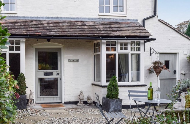 3 bedroom accommodation in Snitterfield, near Stratford-upon-Avon