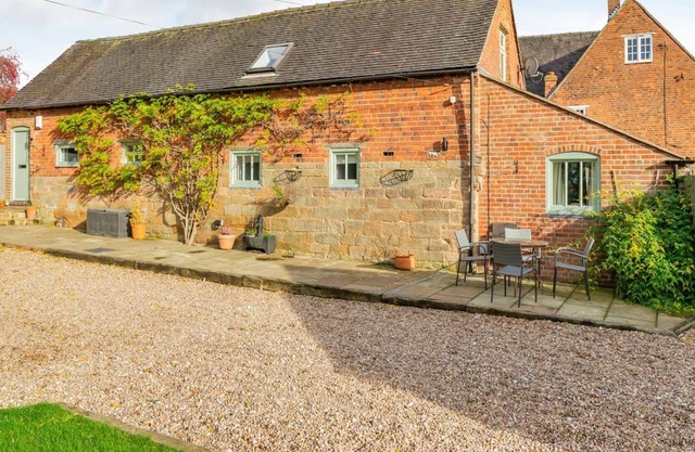 3 bedroom accommodation in Barrow-on-Trent, near Derby