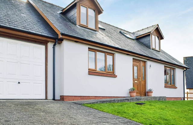 3 bedroom accommodation in Johnston, near Haverfordwest