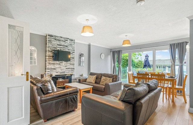 3 bedroom accommodation in Oulton Broad