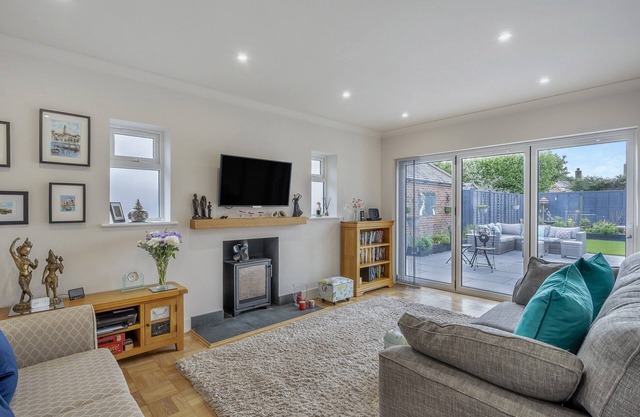 3 bedroom accommodation in Bournemouth