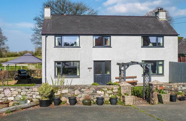 3 bedroom accommodation in Llanrug, near Caernarfon