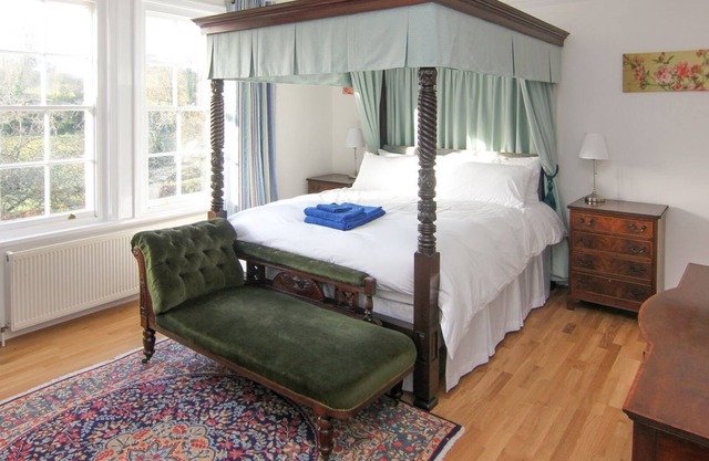 3 bedroom accommodation in Crewkerne