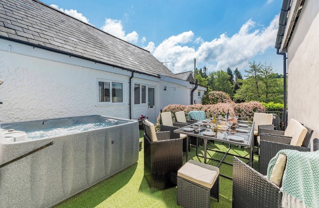 3 bedroom accommodation in Llandeilo