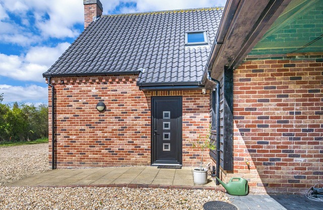 3 bedroom accommodation in Lowestoft