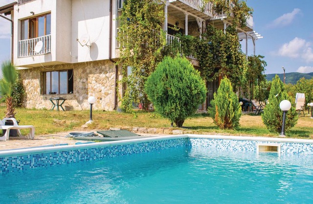 3 bedroom accommodation in Kosharica