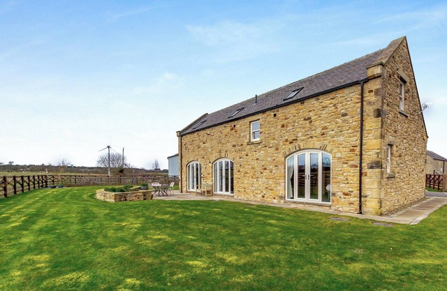 3 bedroom accommodation in Knitsley