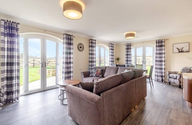 3 bedroom accommodation in Knitsley