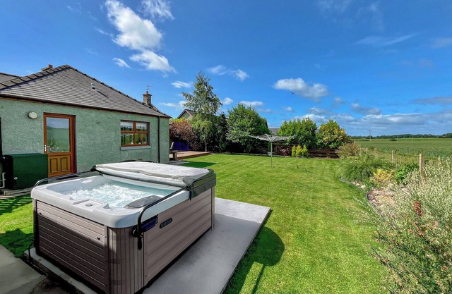 3 bedroom accommodation in Montrose