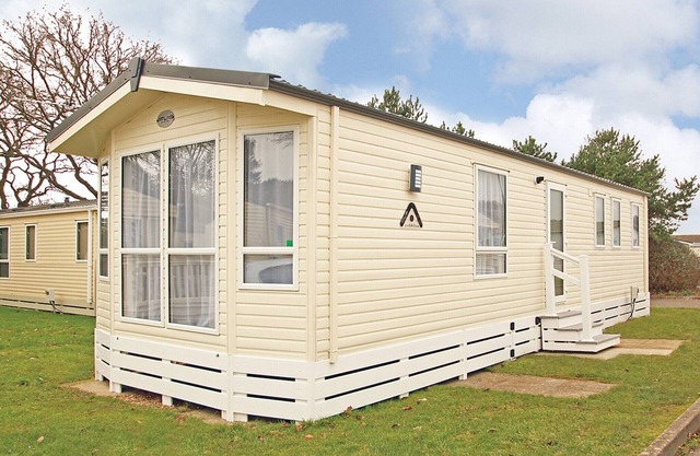 3 bedroom accommodation in St. Leonards, Ringwood