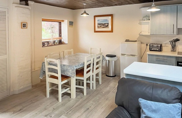 3 bedroom accommodation in Weybourne