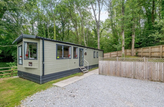 3 bedroom accommodation in Woodbury