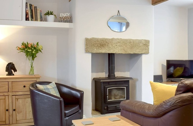 3 bedroom accommodation in Eldwick, near Bingley