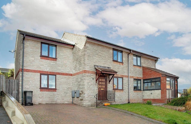 3 bedroom accommodation in Dawlish