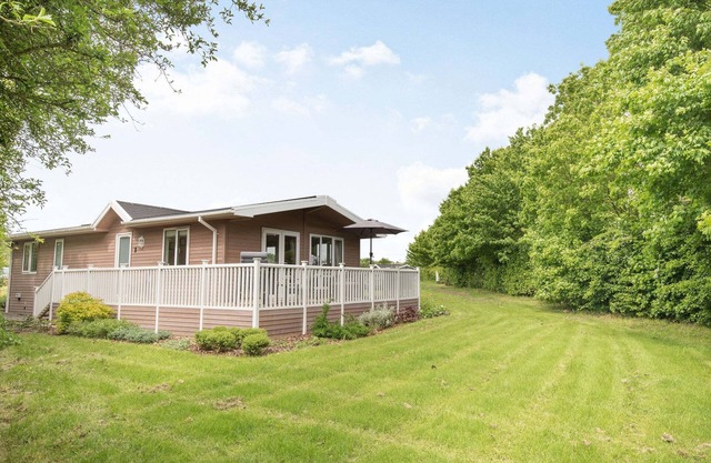 3 bedroom accommodation in Mercia Marina, Willington