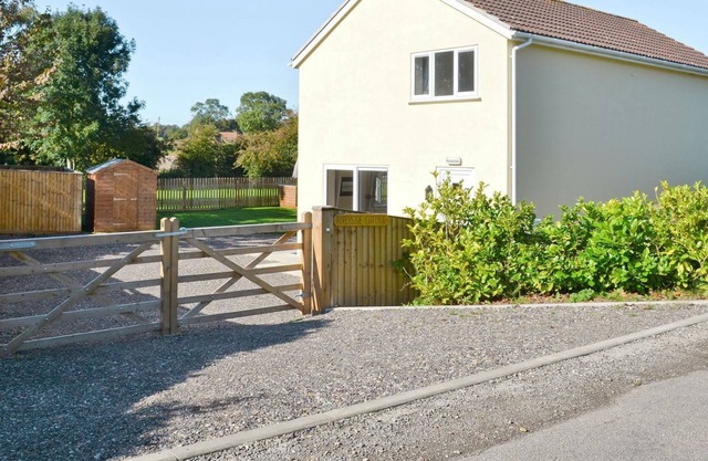 3 bedroom accommodation in Holton Holgate, near Spilsby
